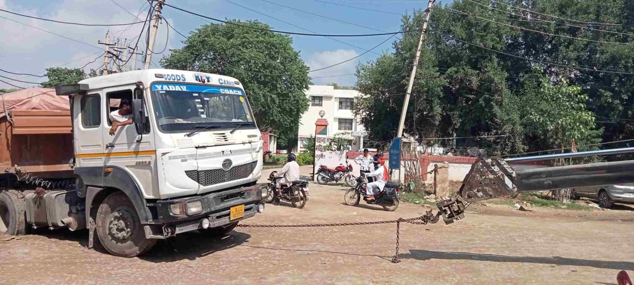 Trolley sunken in front of women's police station, long line of vehicles on both sides