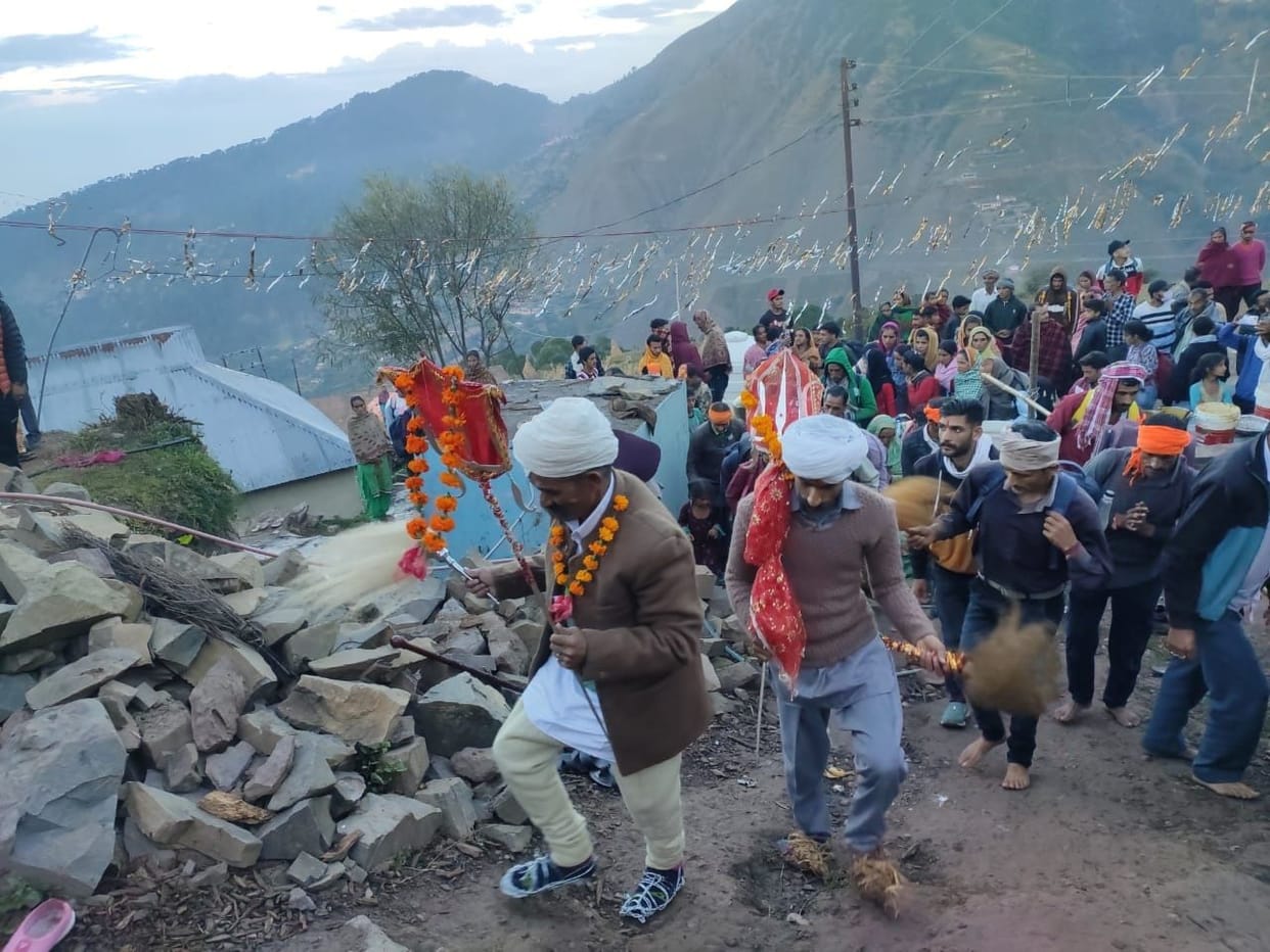 Chandi Mata's stick journey passed through mountainous roads