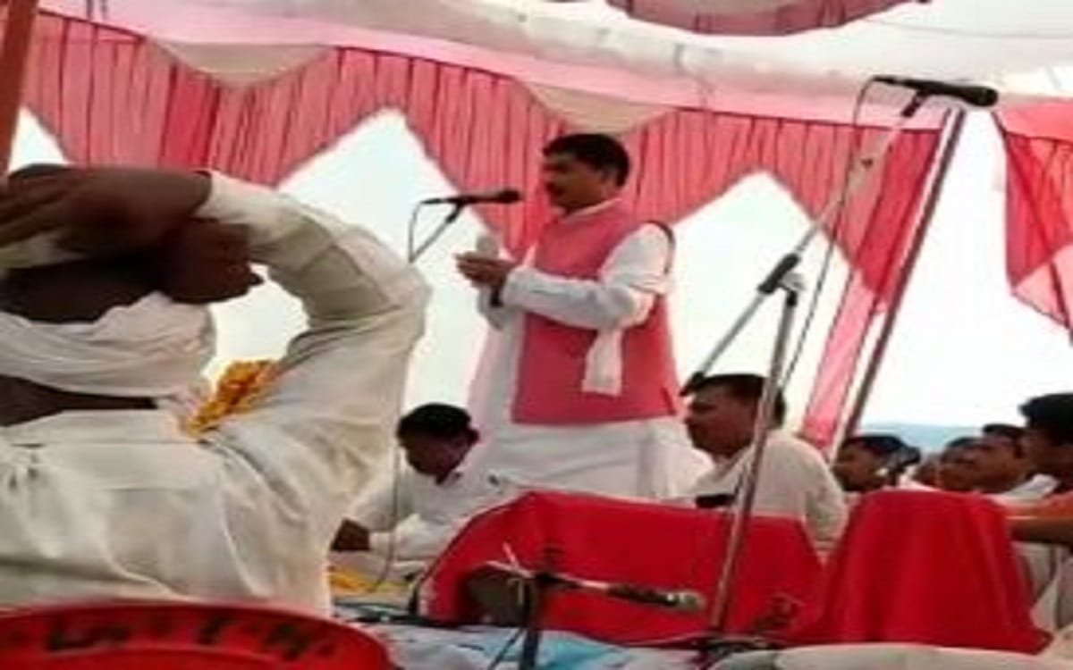 MP pakoudi Lal Kol another controverceal video viral in sonbhadra