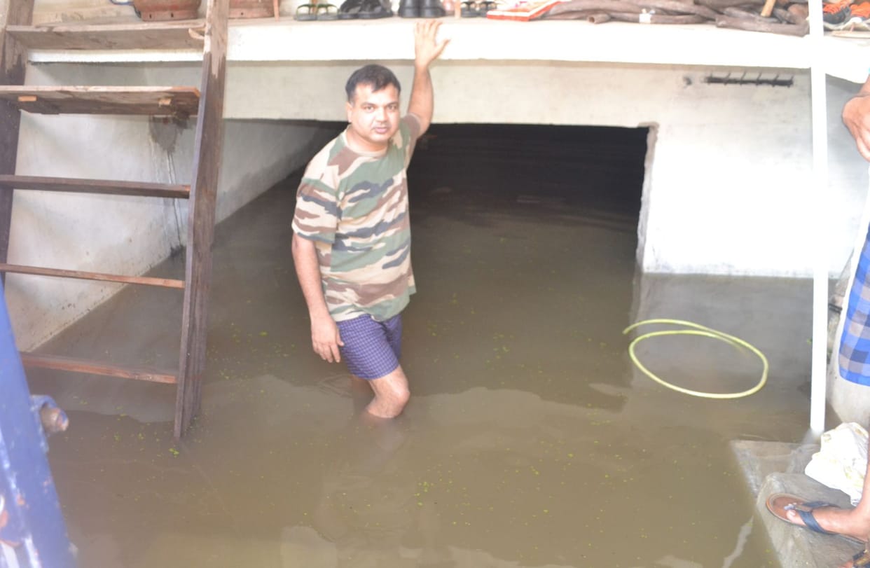 Homes filled with water, unloading boxes, beds and cylinders