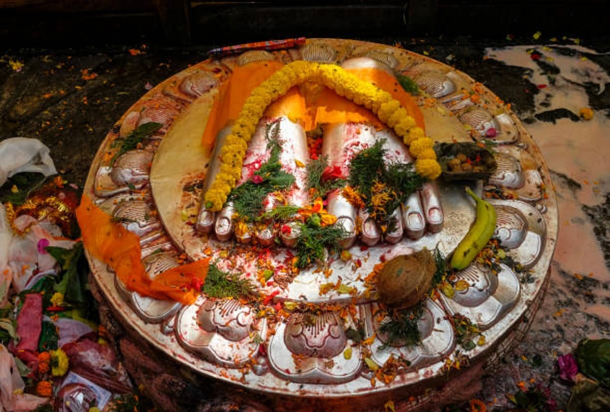 mysterious temple of budhanikantha in nepal raj pariwar does not worship in this temple