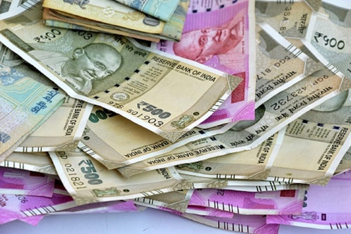 delhi NRI woman FD broken with bank employee help then slowly one point 35 crore rupees withdrawn