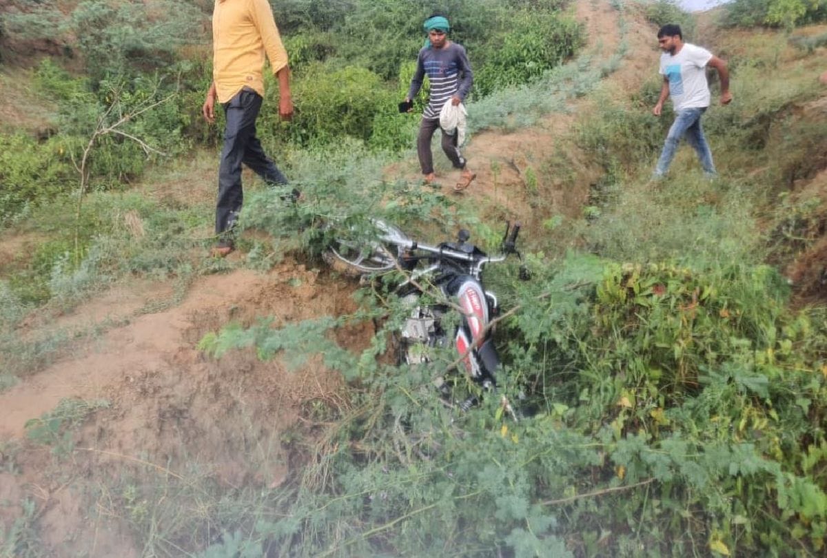 man died after his bike slipped during rain in agra