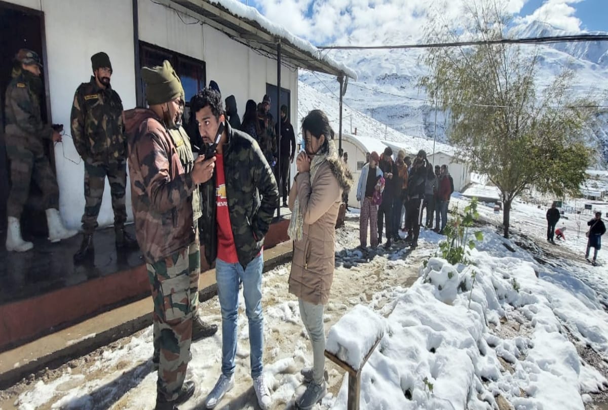 Lahaul Spiti: Passengers stranded in Sumdo were rescued safely