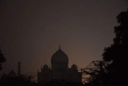 Taj Mahal Night View After Rain 120 Tourist See Beauty Of Taj
