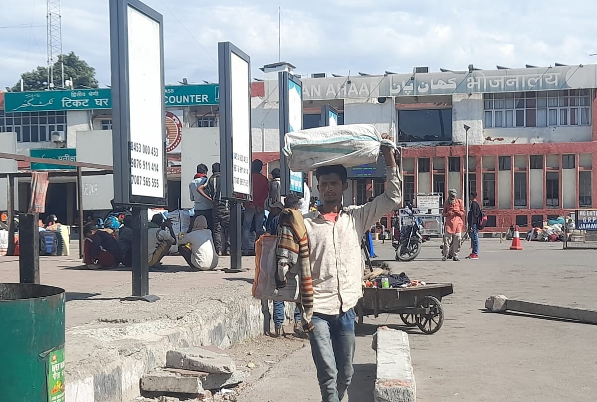 target killing, Migrant workers returning from Kashmir to Uttar Pradesh, Bihar and Madhya Pradesh