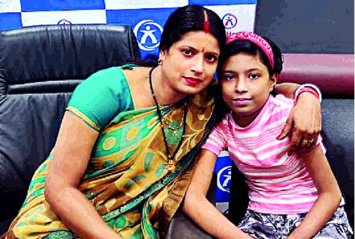 mother donated bone to make daughter stand on her feet rare surgery at akash hospital