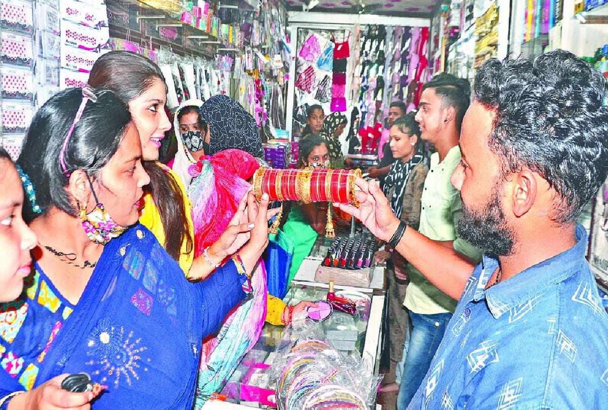 No goods will be sold near Taj Mahal in Agra without price tags