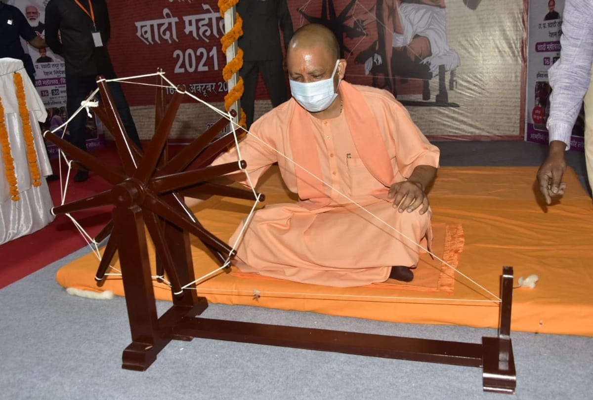 CM Yogi Adityanath inaugrates Khadi Expo in Lucknow.