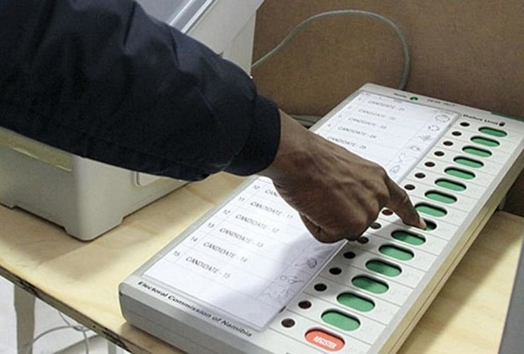 चुनाव आयोग: ‘EVM को लेकर समझ नहीं आता EC का जुनून’, कांग्रेस सांसद ने फिर की बैलट पेपर से चुनाव कराने की मांग