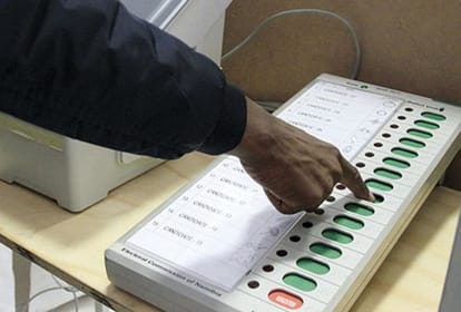 Aligarh News: नगर निगम में ईवीएम, नगर पालिका एवं नगर पंचायतों में मतपत्र से होगा चुनाव EVM in Municipal Corporation election in Municipality and Nagar Panchayats through ballot paper