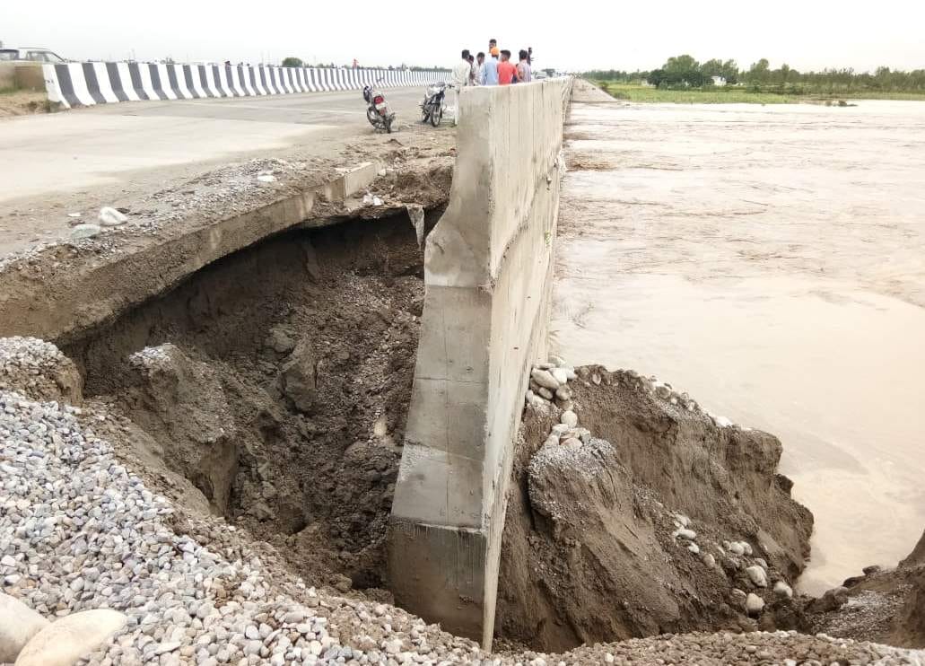 Pillar of Khatima-Panipat road collapsed, route diverted