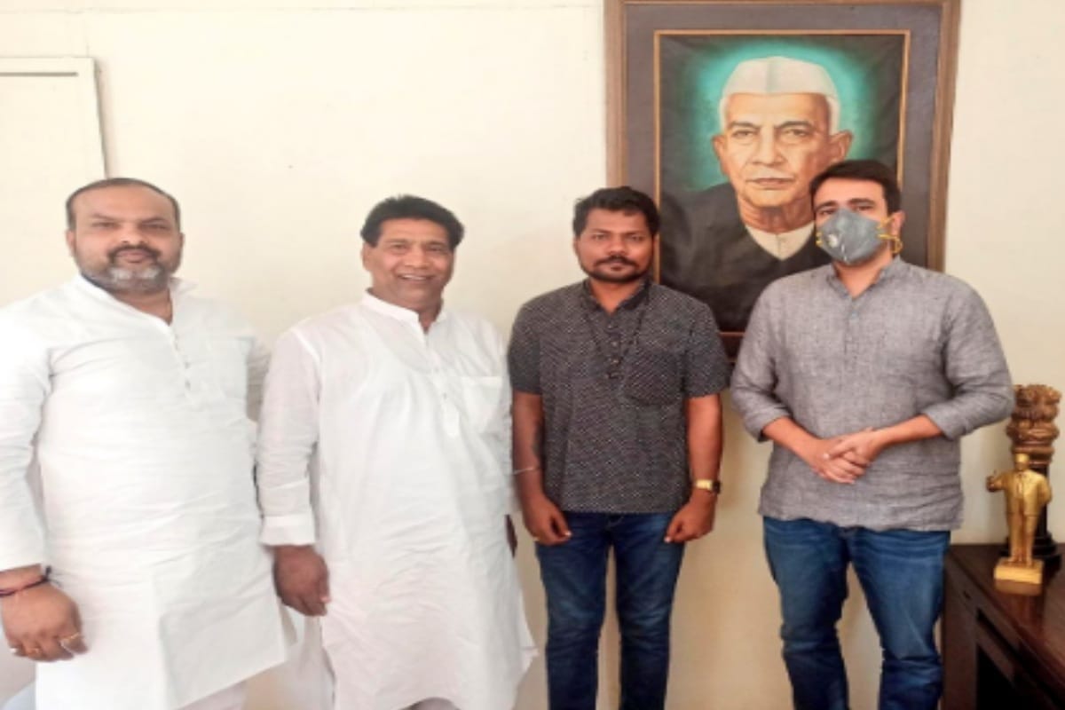 Meerut: Former MLA Vinod Kumar Harit joined RLD in the presence of Jayant Chaudhary