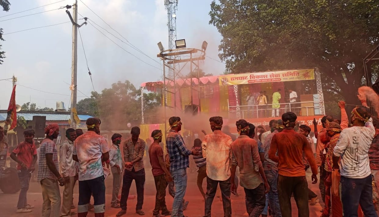 Devotees bid farewell to mother by worshiping Havan