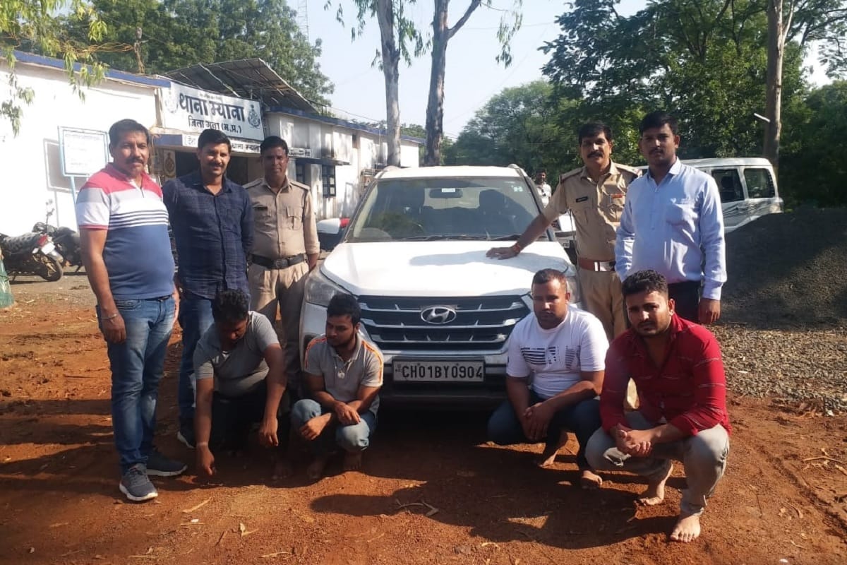 Police arrested for people involved in arms smuggling including a national level Kabaddi player in Guna