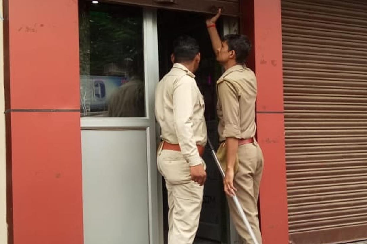 Fierce uproar over opening shop in captivity