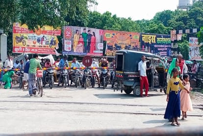 Auto and e rickshaw full of passengers stuck between railway crossing gate in mau people are in panic when train crossed