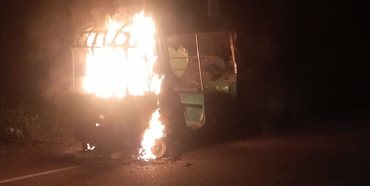 Auto fire on Badaun-Meerut highway