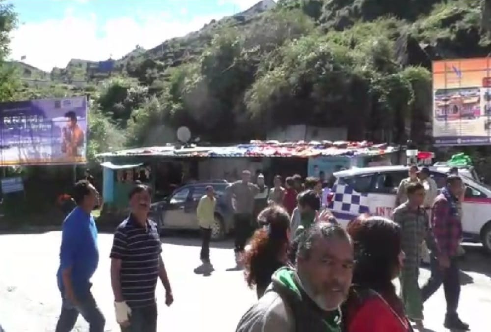 Chardham Yatra 2021: Badrinath Highway Closed from three days and 3000 pilgrims stuck photos