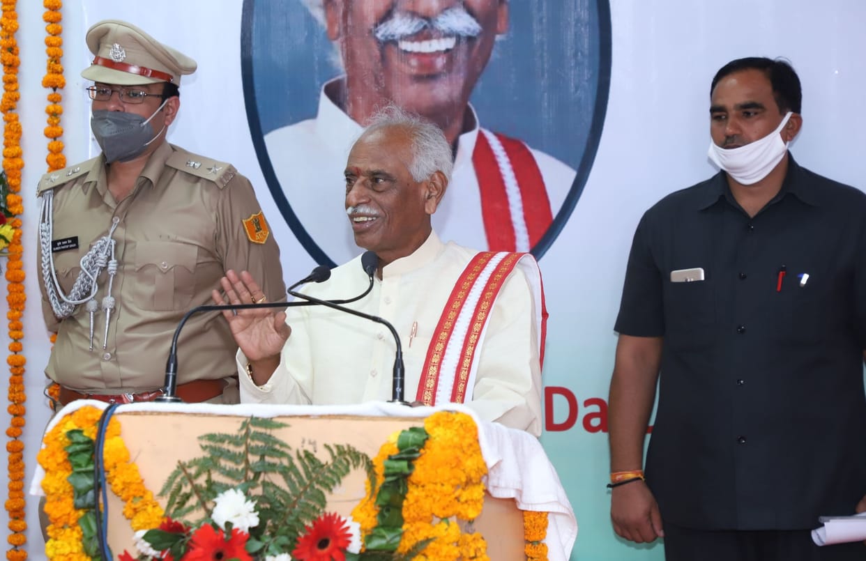 Emphasis should be given on skill development of students along with education: Governor