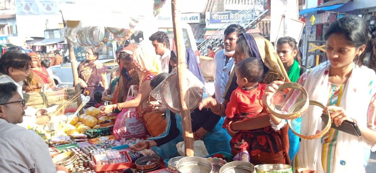 rupees,festival,pooja,shop,cloth marchent