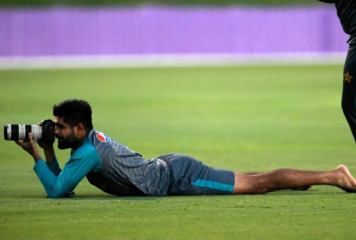 Is babar azam playing mind game with virat Kohli by taking camera in hand