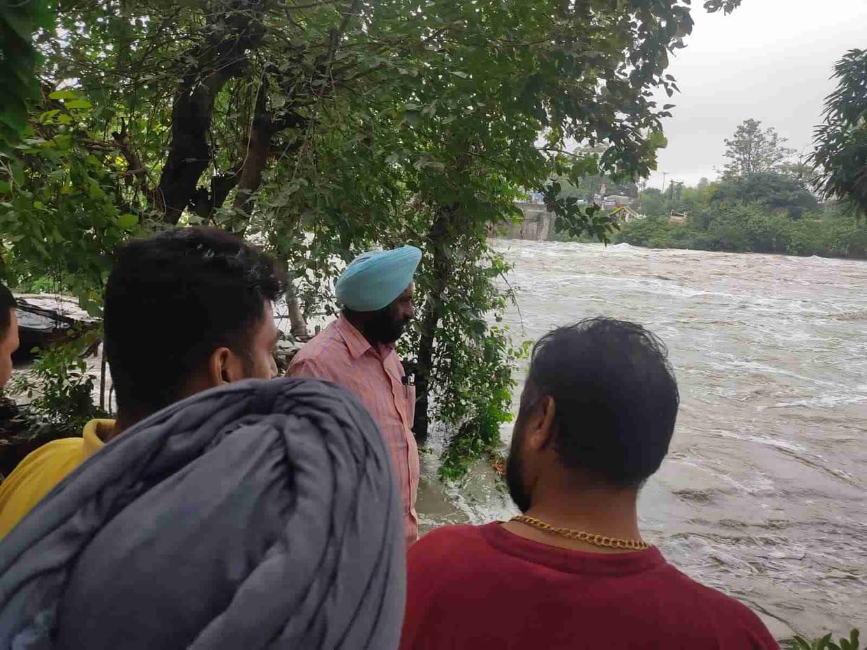 Minister of State visited the waterlogged area and gave instructions to the officials
