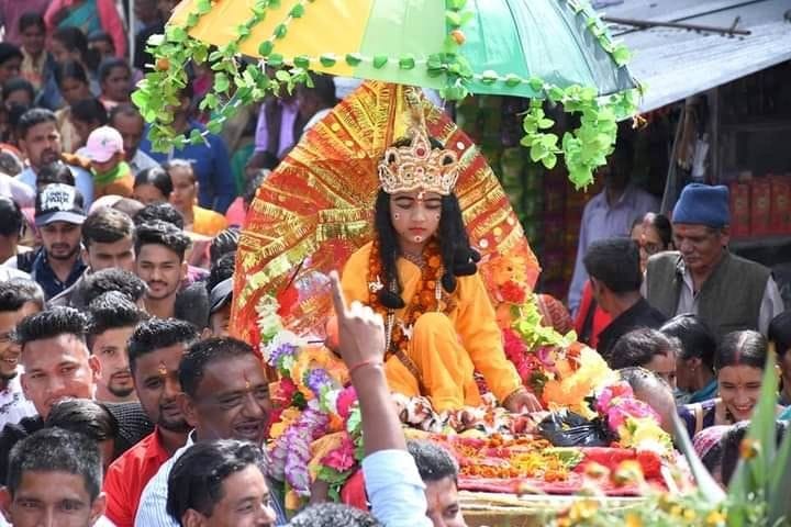 Devotees took blessings of balak devta