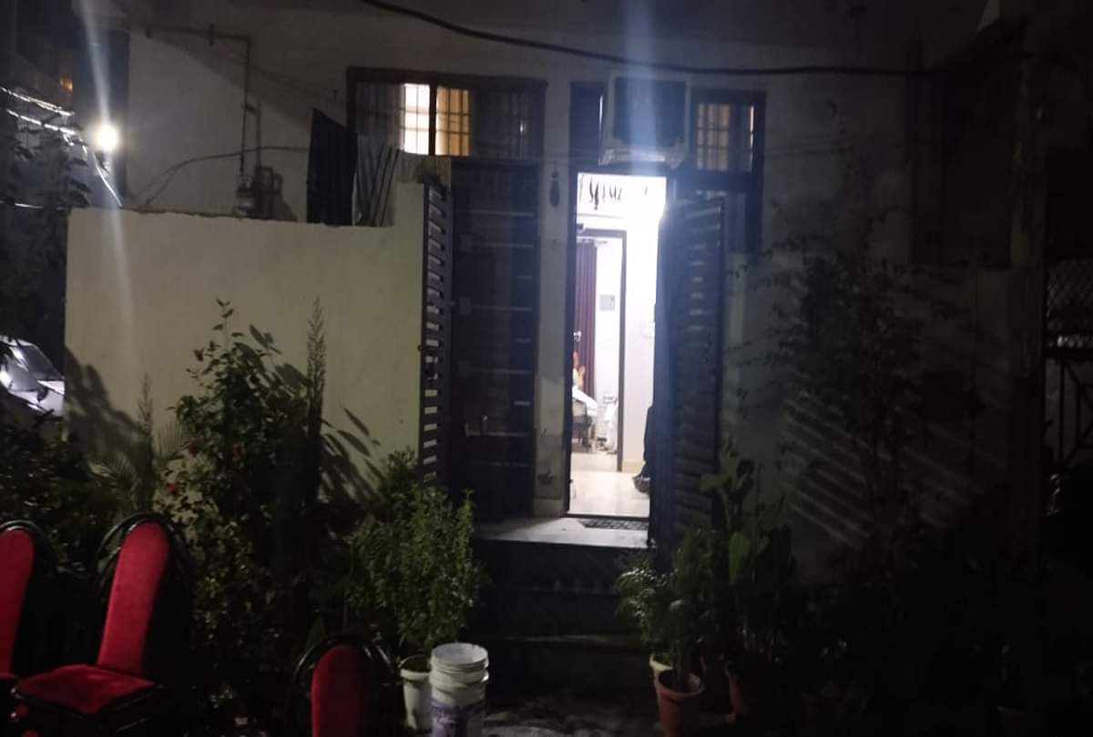 Builder commits suicide after upset with usurers in ghaziabad