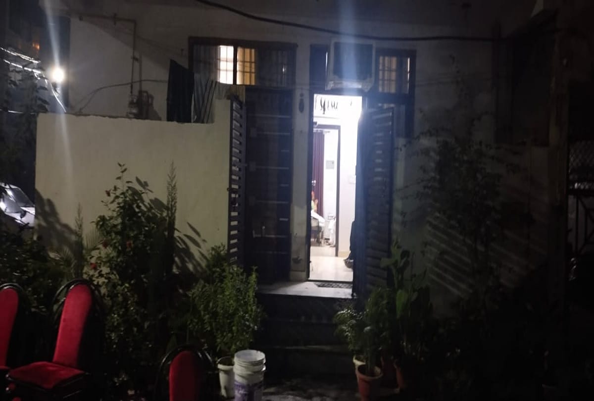 Builder commits suicide after upset with usurers in ghaziabad