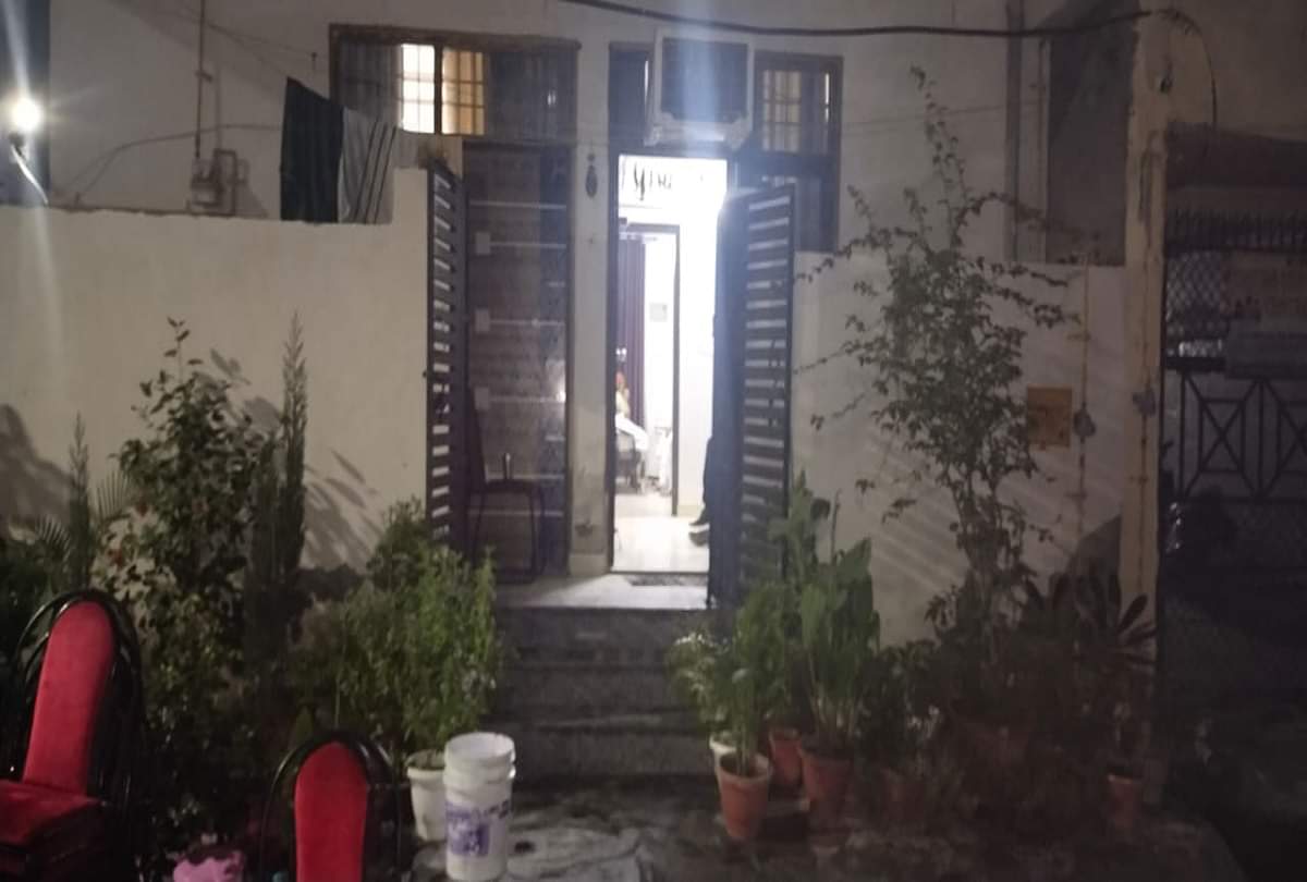 Builder commits suicide after upset with usurers in ghaziabad