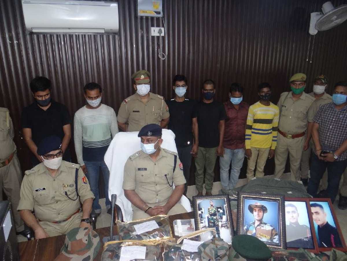 Police busted fake army recruitment gang arrested six recovered pistol and uniform with fake documents in chandauli
