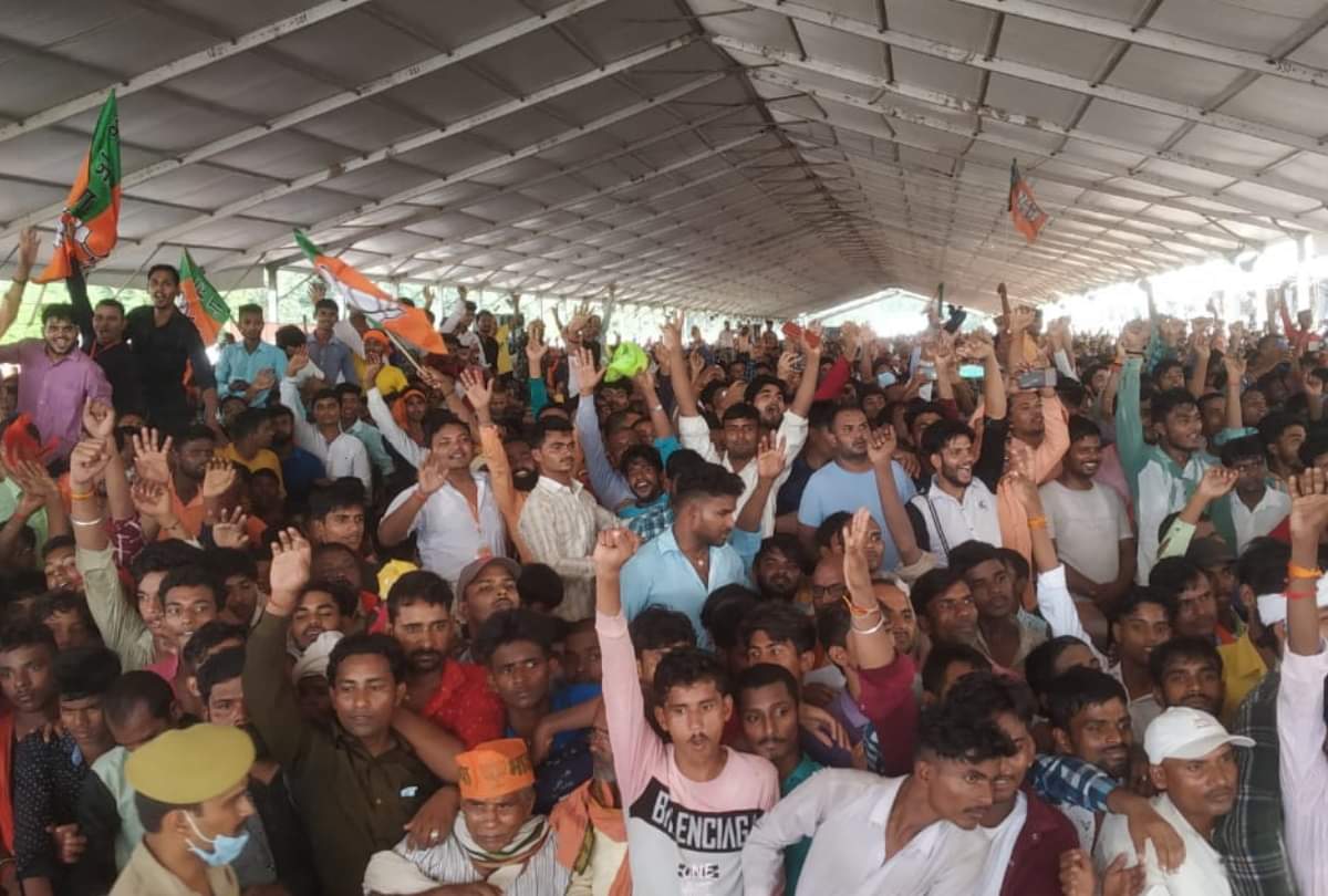 Crowds gathered to see PM Modi in Kushinagar