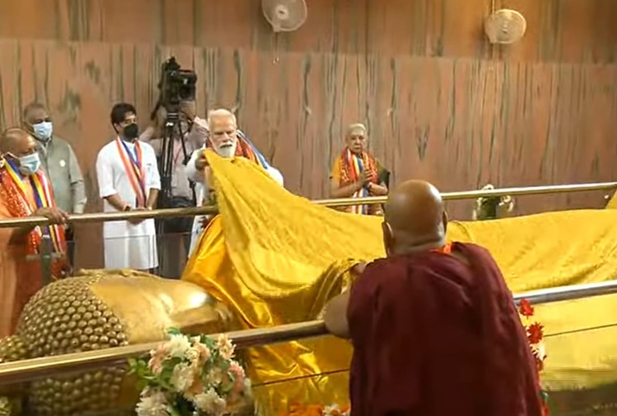PM Modi visited Lord Buddha at Mahaparinirvana Temple