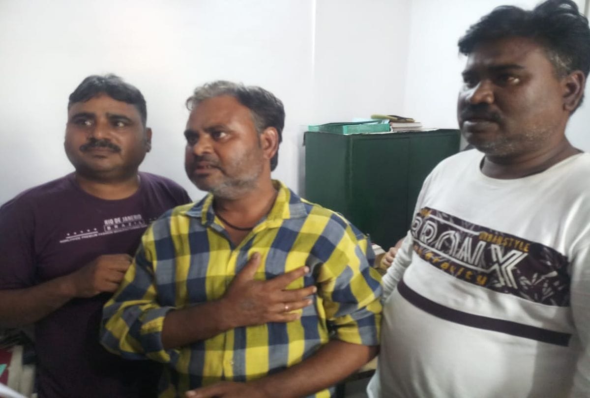 Death In Agra Police Custody Accused Of Stolen 25 Lakh Rupees From Malkhana
