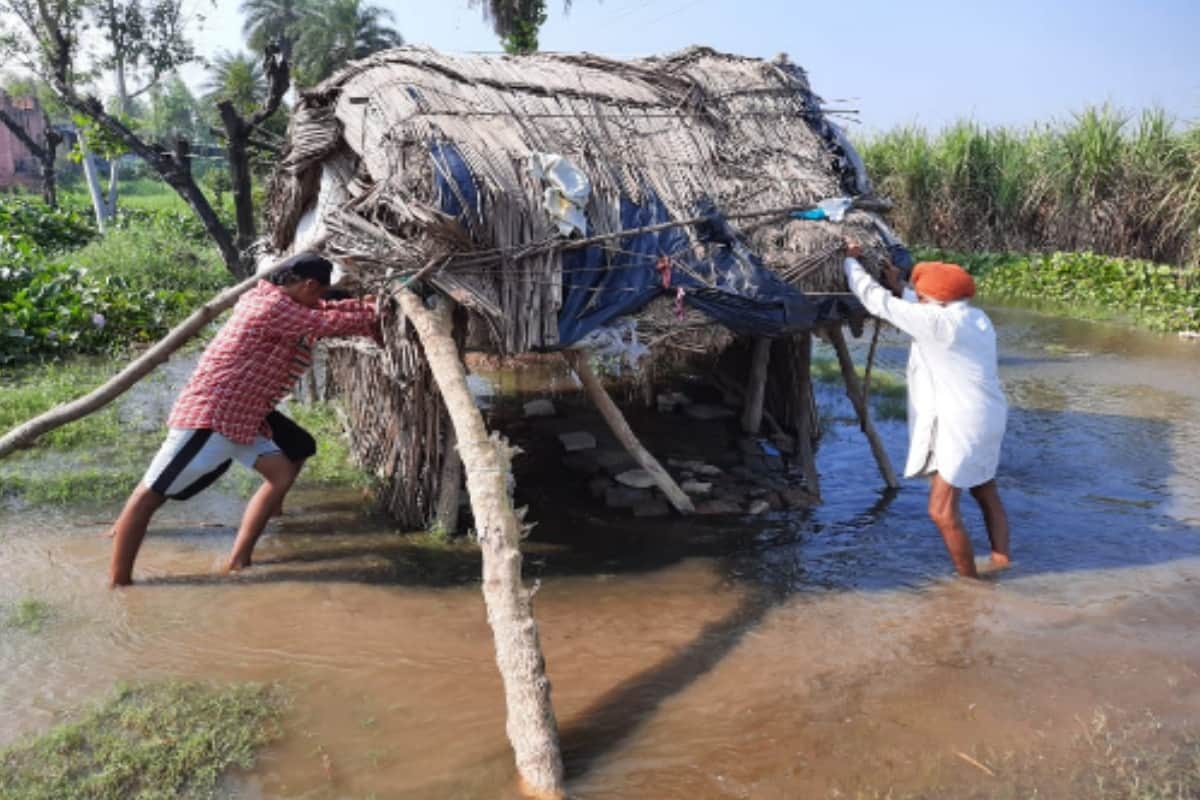 Ganga overflowing in Hastinapur, with many villages of Khadar area lost contaction