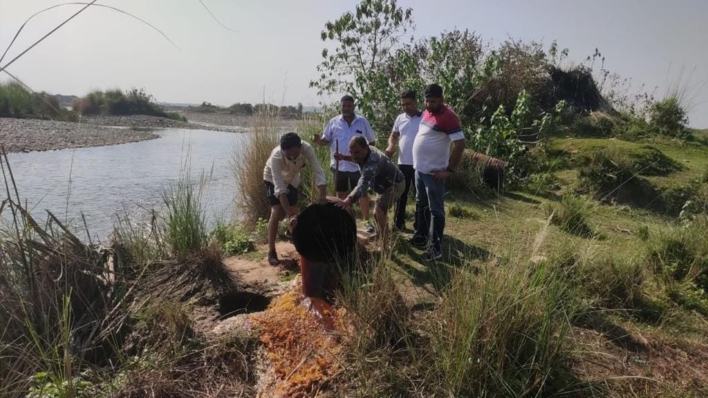 Excise department team destroyed lahan recovered from different places