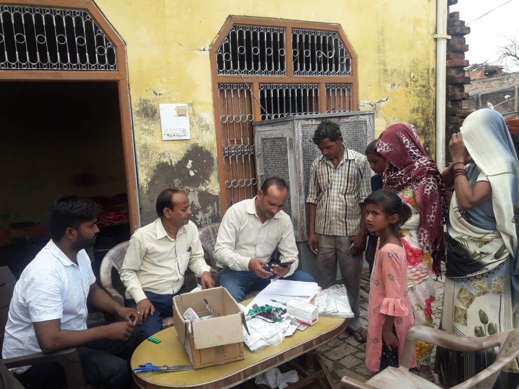 Youth and old age die of fever in Kanpur dehat, 30 people sick in Pitampur village