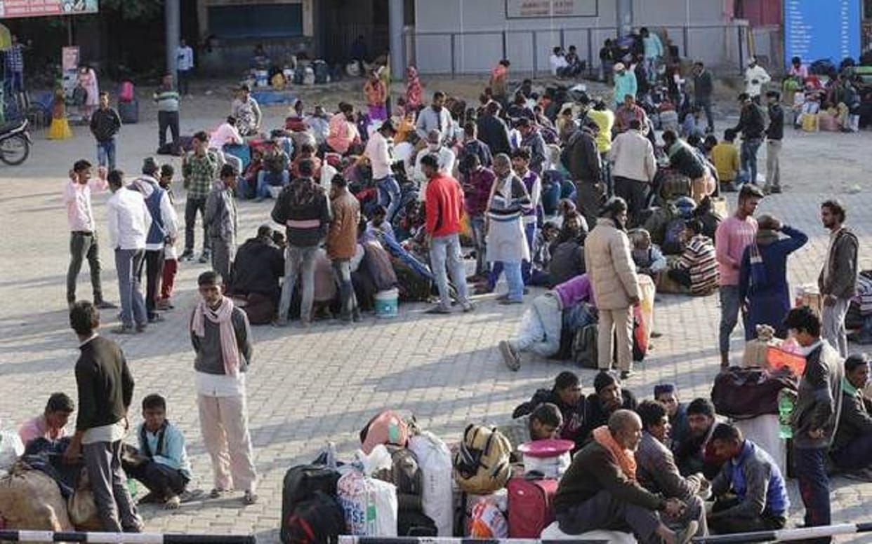Kashmir Tension: Crowd of migrant workers at Jammu and Udhampur railway stations to return home, preparing to hand over investigation of target killing to NIA