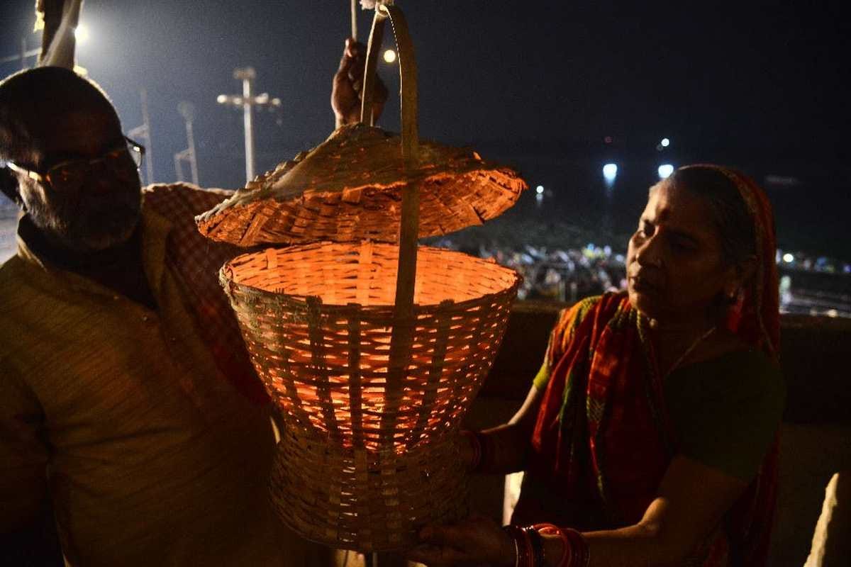 Akashdeep lamp lit on Ganges banks Salute to the martyred soldiers in varanasi