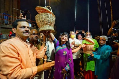 Akashdeep lamp lit on Ganges banks Salute to the martyred soldiers in varanasi