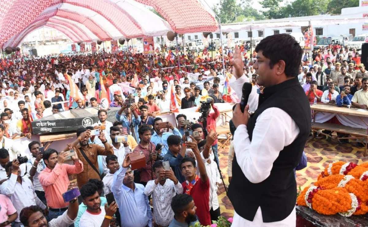 VIP president mukesh sahani attack on Nishad Party president said blackmail political party for to run family and shop in Jaunpur