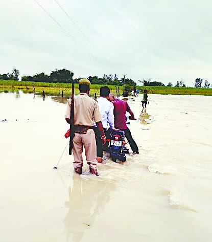 After eight years, the floods again in Kheri, the villages on the banks of the river being evacuated