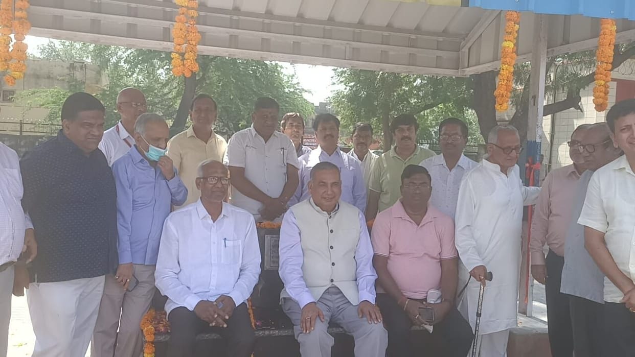 SK Mittal, chairman of the Human Rights Commission, inaugurated the benches at the railway station