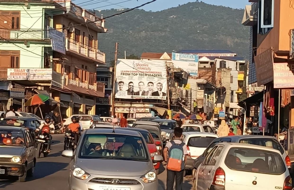 Crowd in the market for Karva Chauth, traffic system collapsed
