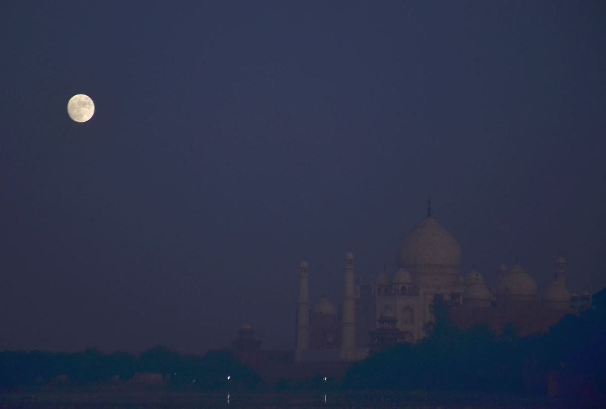 Taj Mahal Visits In Full Moon Night Today