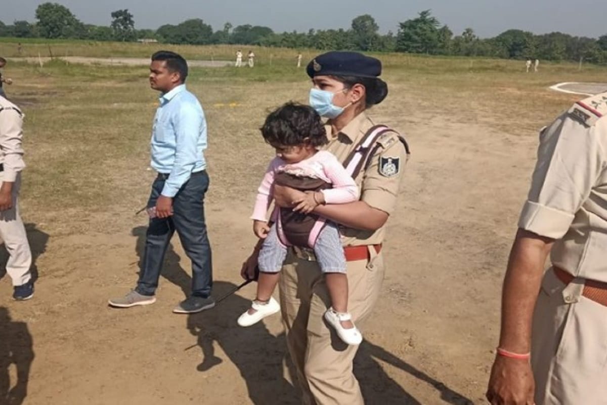 DSP was doing duty with her daughter, CM Shivraj saw him and came back
