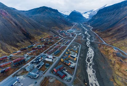 mystery of longyearbyen city in norway where people did not been dead from 70 years know what is the secret behind this