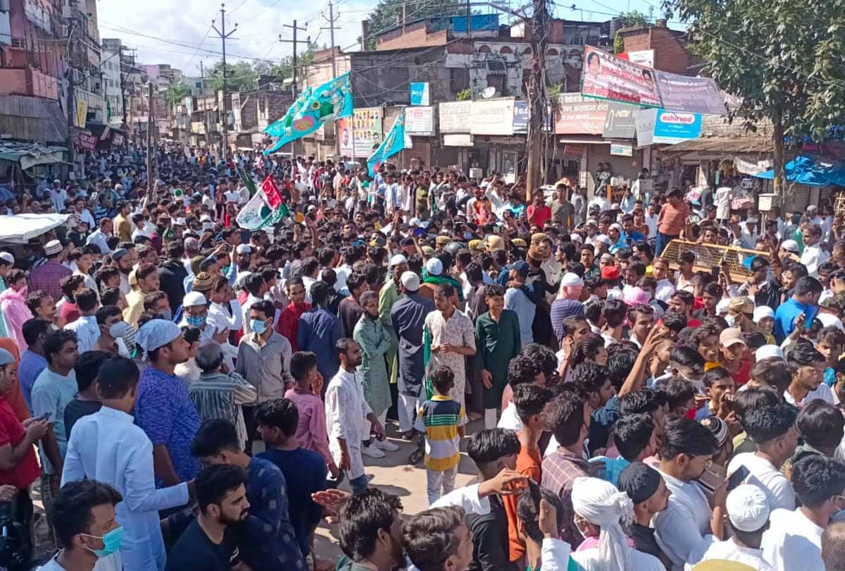 UP: Procession-e-Mohammadi took out in Kanpur, there was a ruckus on stopping, due to Kovid protocol, permission was not given