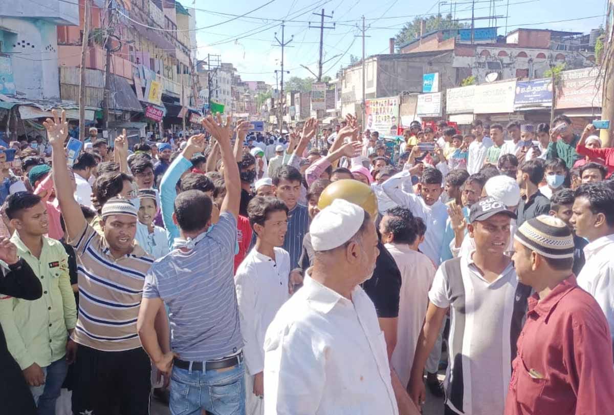UP: Procession-e-Mohammadi took out in Kanpur, there was a ruckus on stopping, due to Kovid protocol, permission was not given